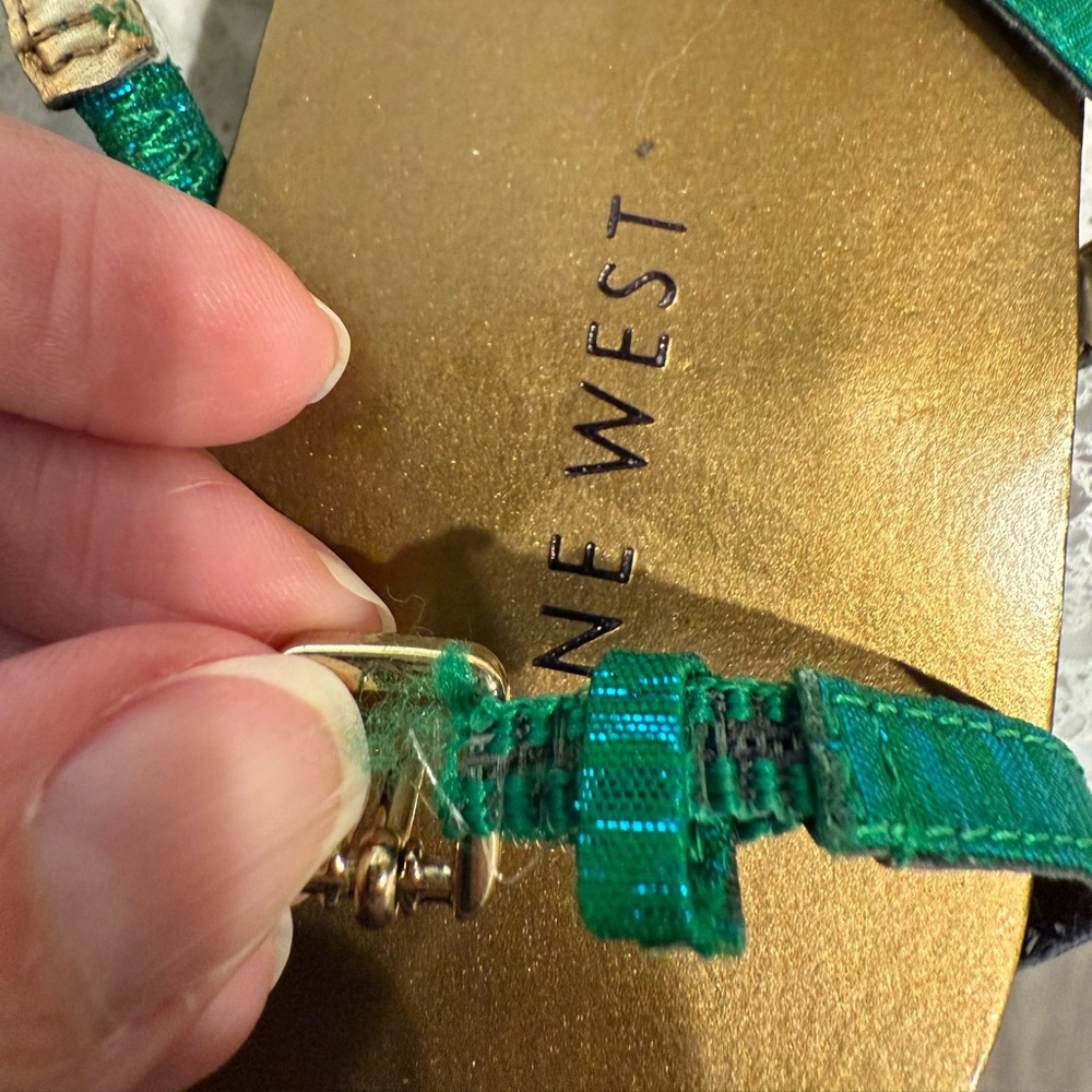 Nine West Emerald Green & Gold Colorful Jeweled Sandals! Like New! 9.5! - Picture 7 of 8